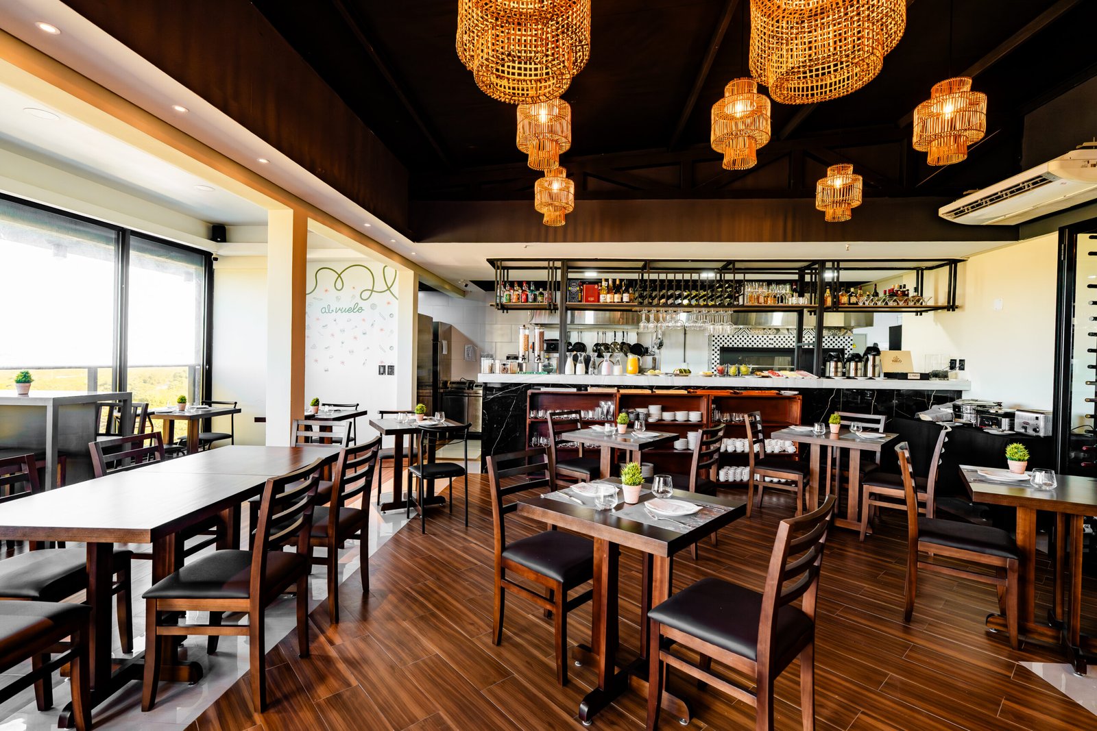 Bar interior del hotel Ramada Airport